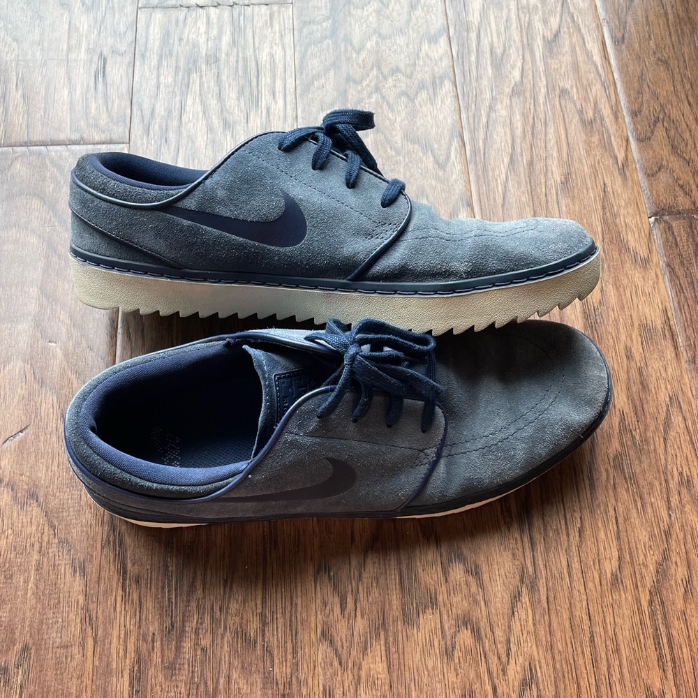 men’s Nike sneakers